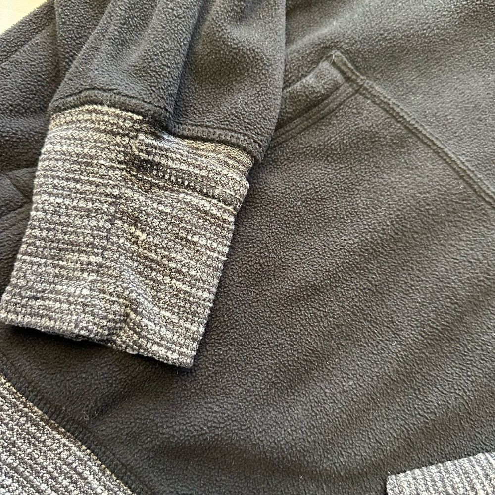 Lululemon women’s hooded Fleece pullover sweatshirt with hand covers size 4 - Picture 6 of 7